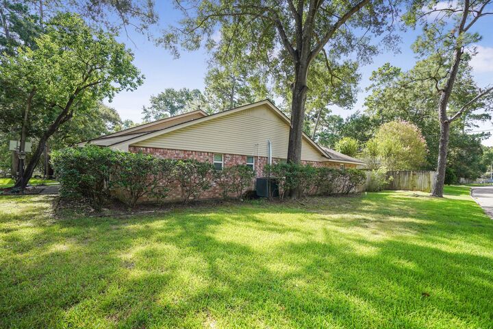 Property Photo: 2102 Oak Shores Drive TX 77339