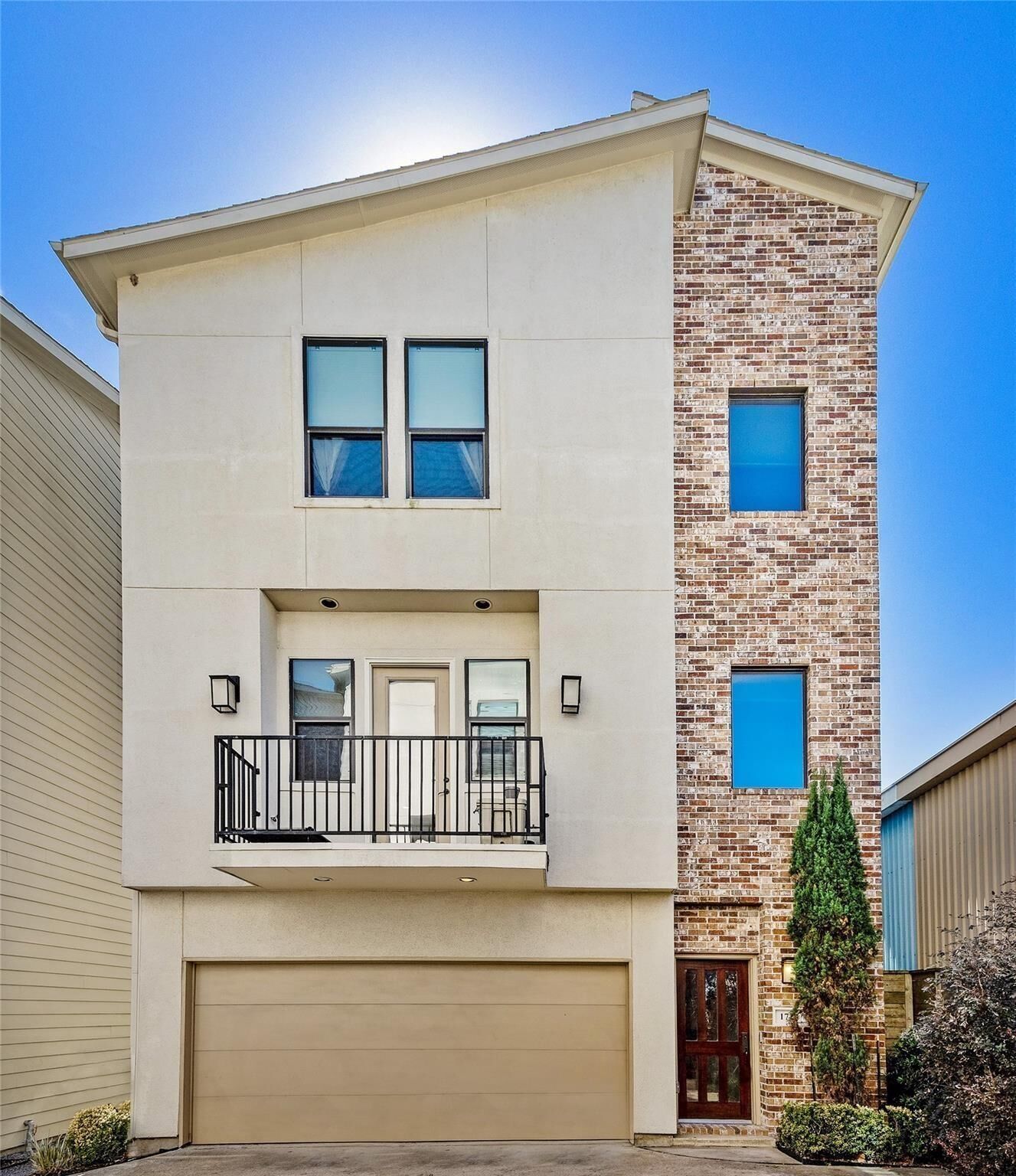Property Photo:  1720 Live Oak Street  TX 77003 