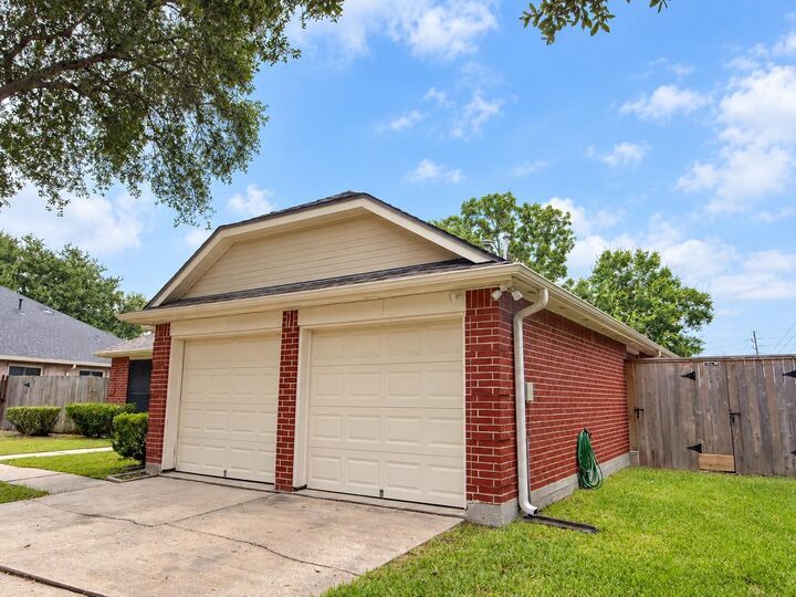 Property Photo:  11315 Travelers Way Circle  TX 77065 