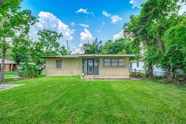 Property Photo:  4440 Castor Street  TX 77022 