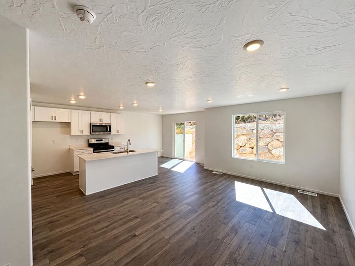 Property Photo: 554 S Rockwell Ln UT 84720