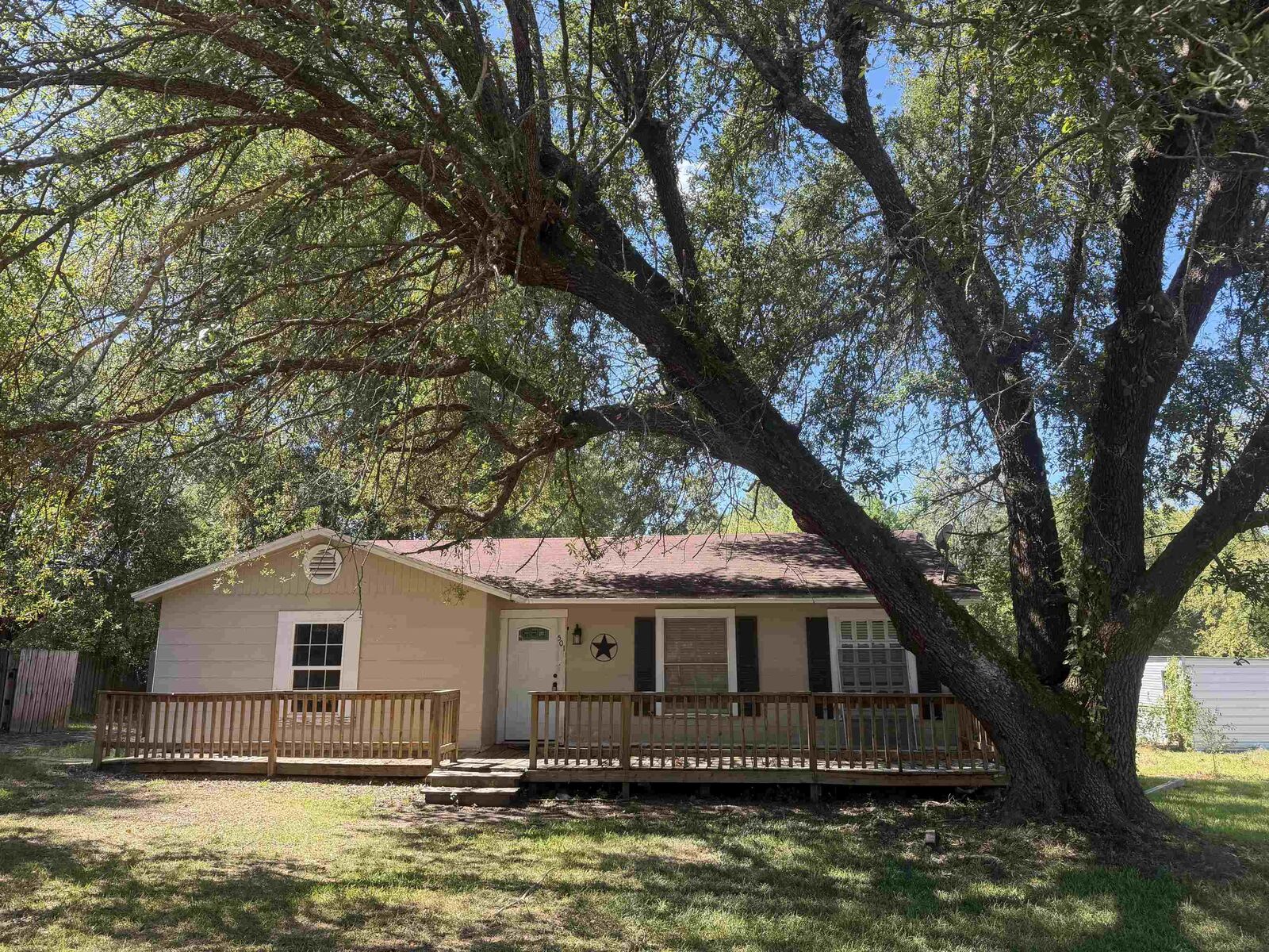 Property Photo:  501 N Adams St  TX 75633 