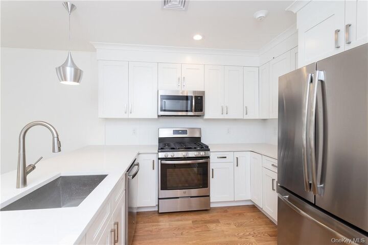Property Photo: 121 Fisher Avenue 5 NY 10606