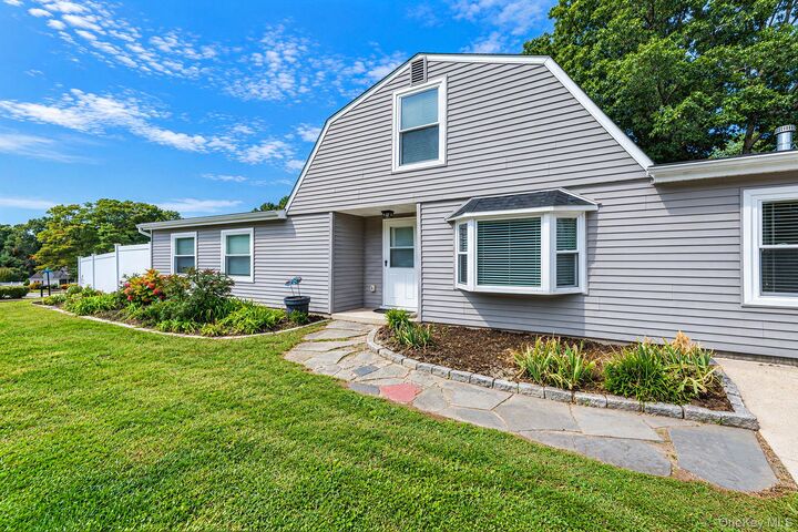 Property Photo:  27 Lehigh Lane  NY 11738 