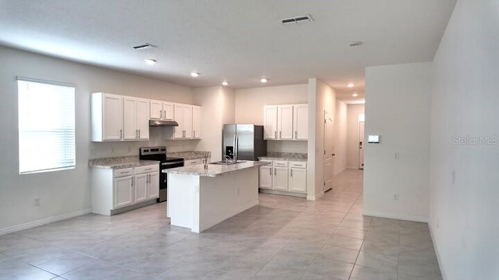 Property Photo:  1241 Yellow Finch Drive  FL 33837 