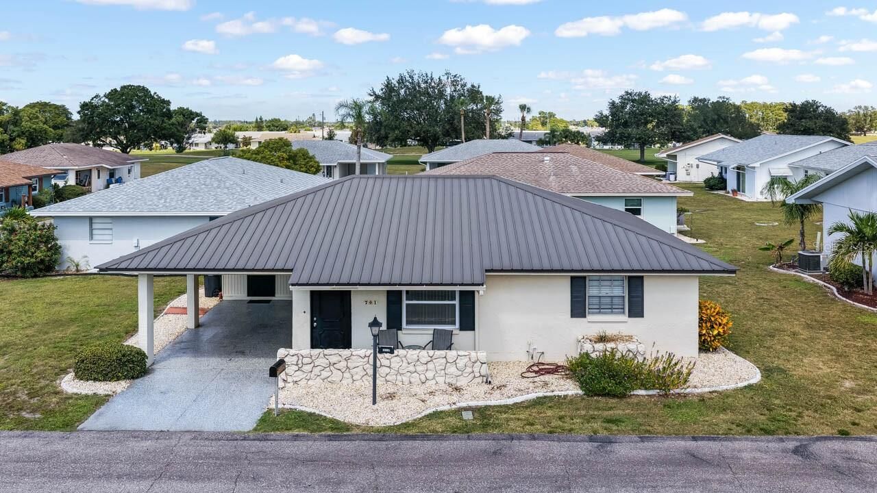 Property Photo:  701 W Brockton Place  FL 33573 