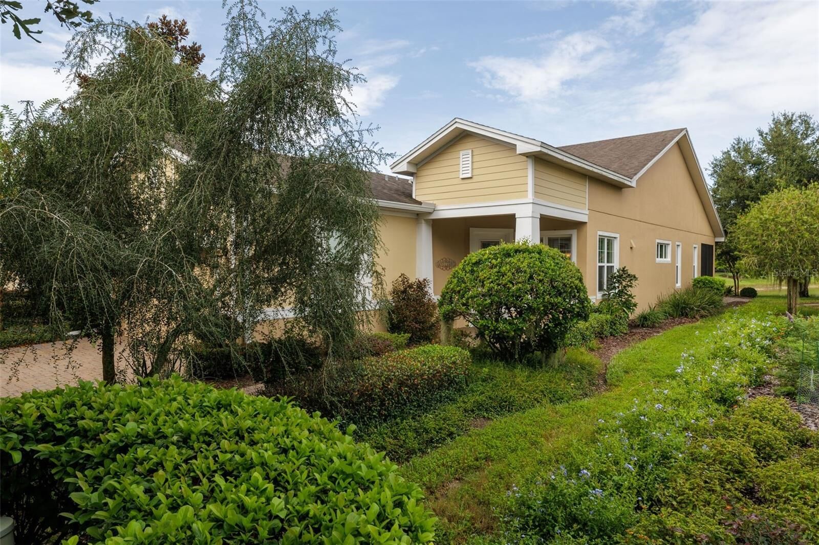 Property Photo: 413 Cypress Hills Way FL 32724