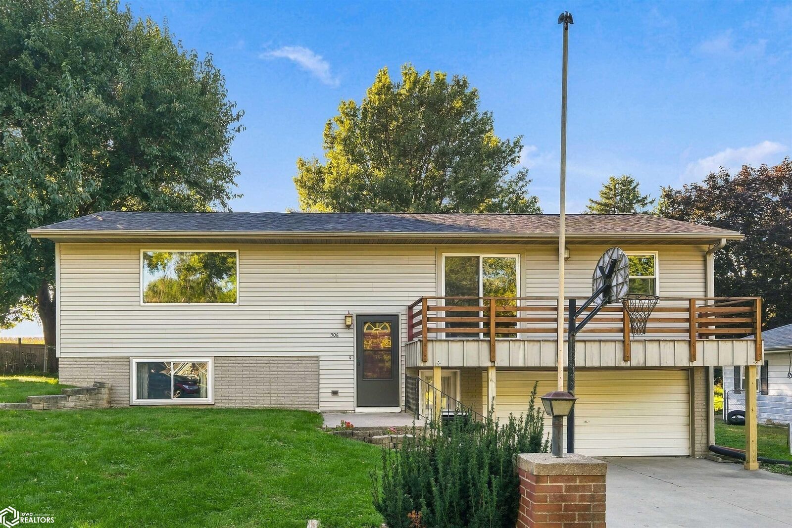 Property Photo:  506 Butler Street  IA 50162 