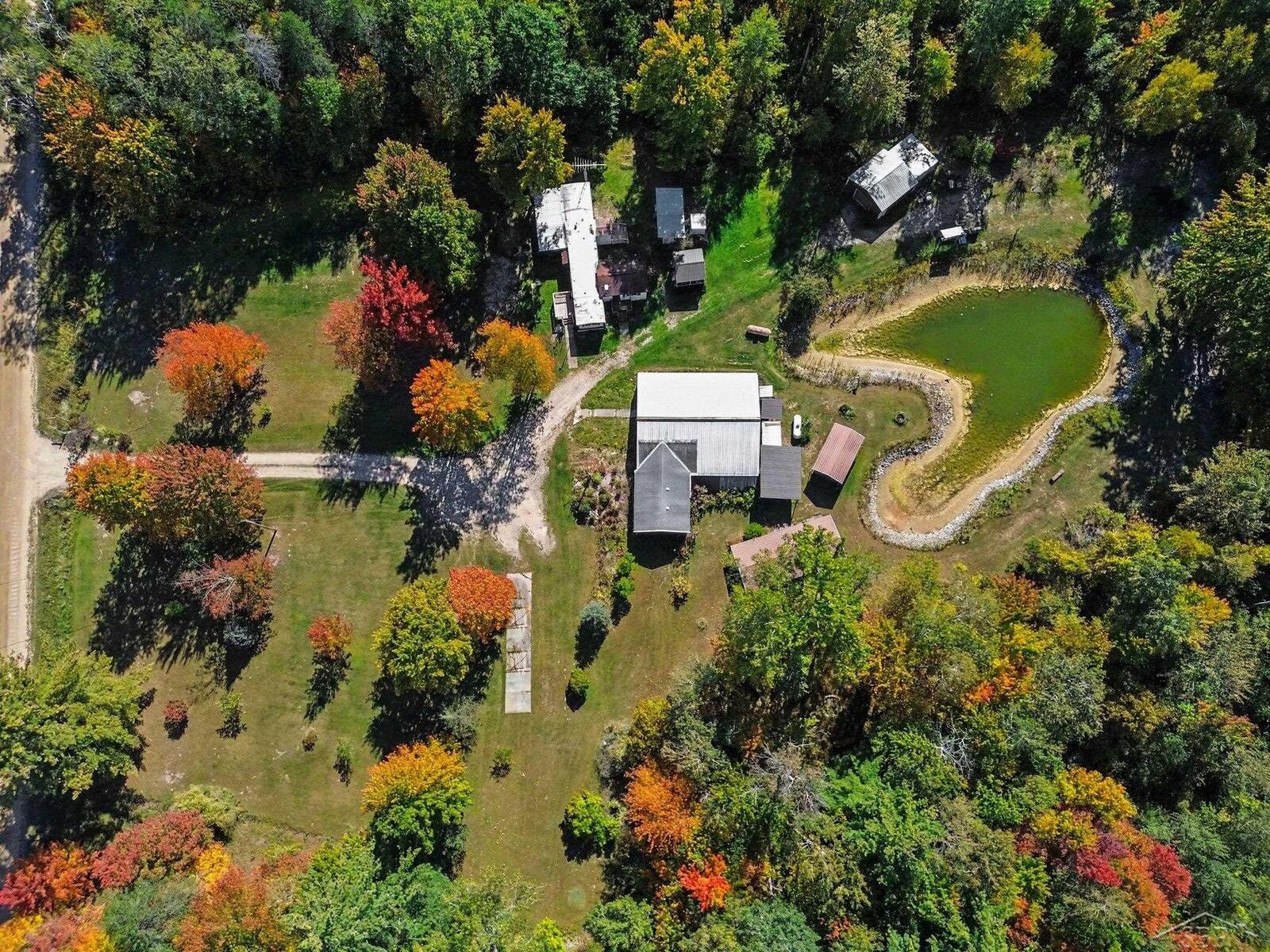 Property Photo: 2438 S Long Road MI 48612