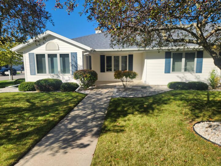 Property Photo:  134 Ashland Ct  WI 53085 