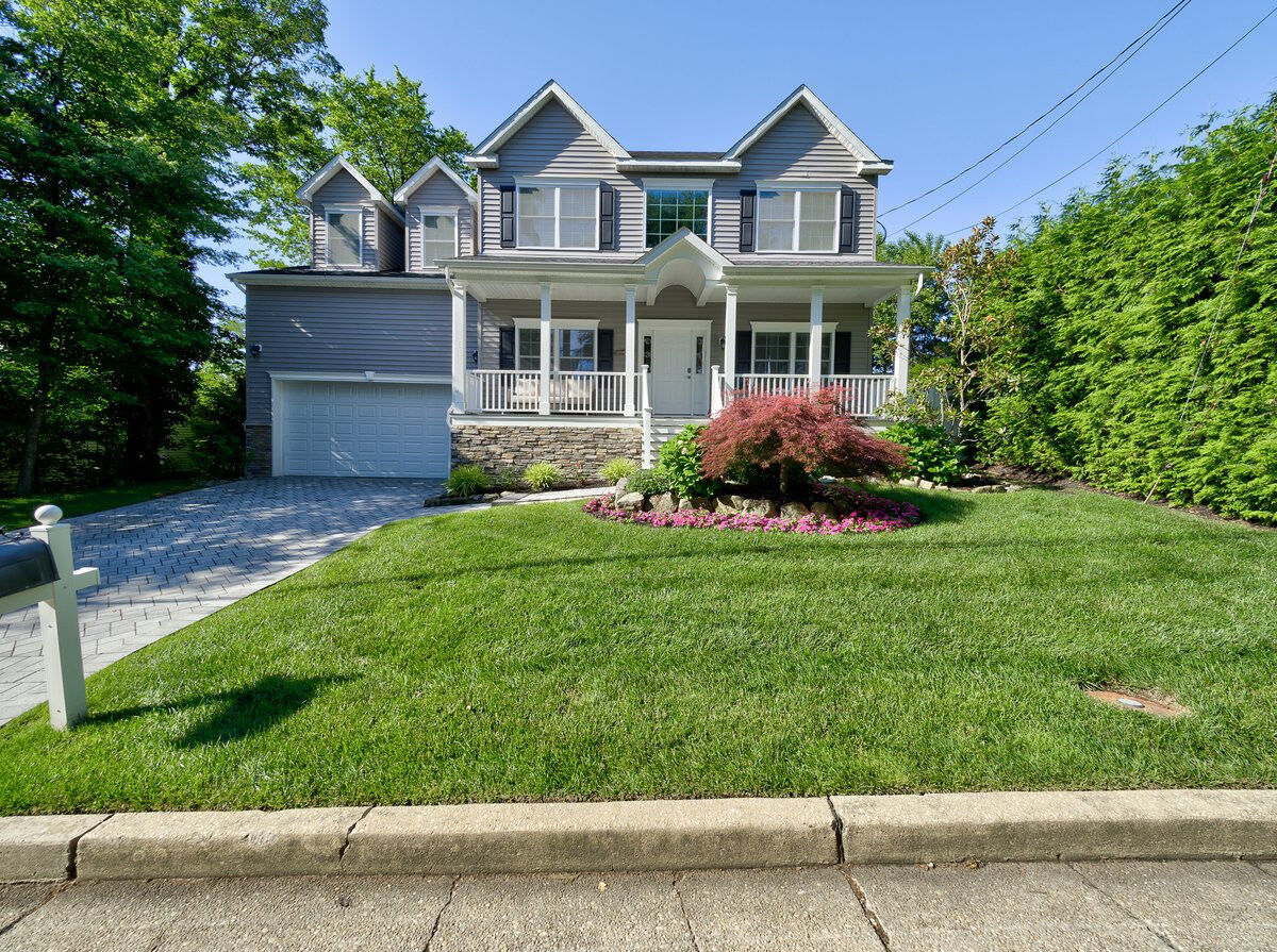 Property Photo:  