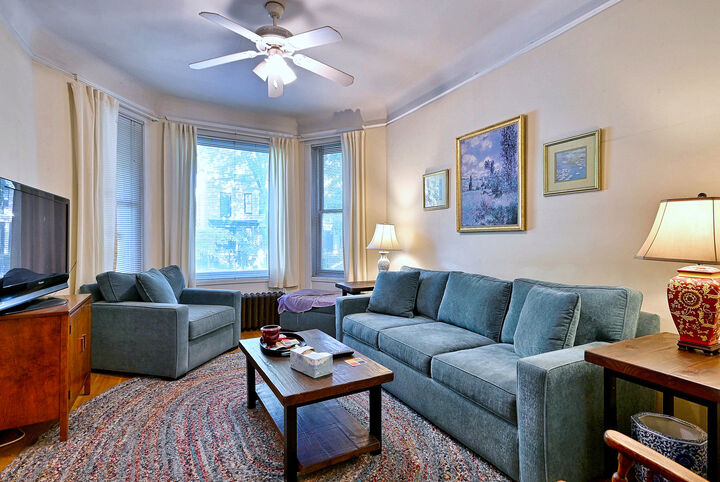 Property Photo:  1461 W Winona Street  IL 60640 