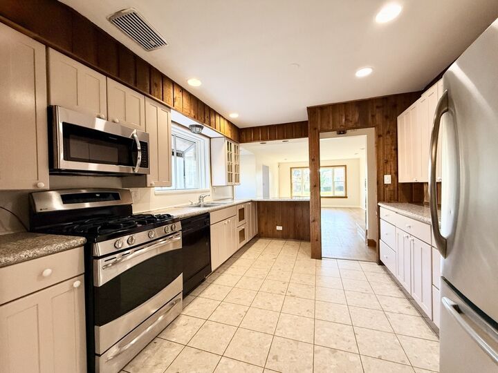 Property Photo:  3814 W Sherwin Avenue  IL 60712 