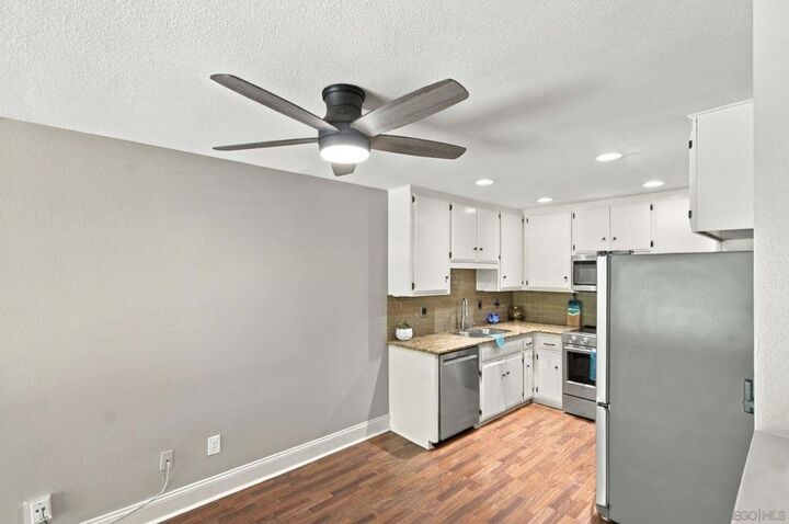 Property Photo:  140 Walnut 2F  CA 92103 