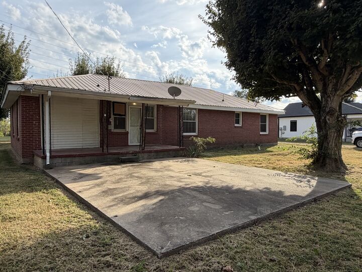 Property Photo:  106 Fountain Head Rd  TN 37148 