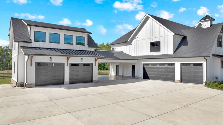 Property Photo: 2216 Sp Anderson Rd TN 37355