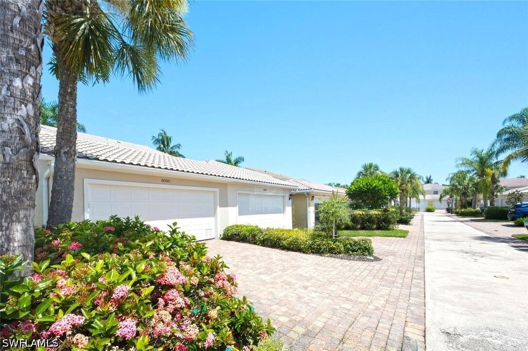 Property Photo: 8090 Chianti Lane FL 34114