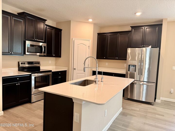 Property Photo: 10153 Roman Lane FL 32218