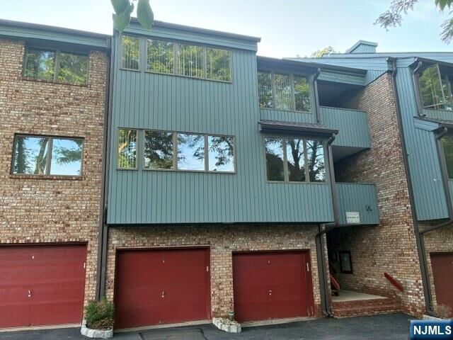 Property Photo:  132 Indian Hollow Court  NJ 07430 