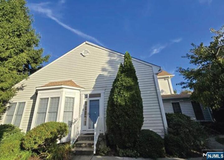 Property Photo:  68 Buckthorn Court  NJ 07652 