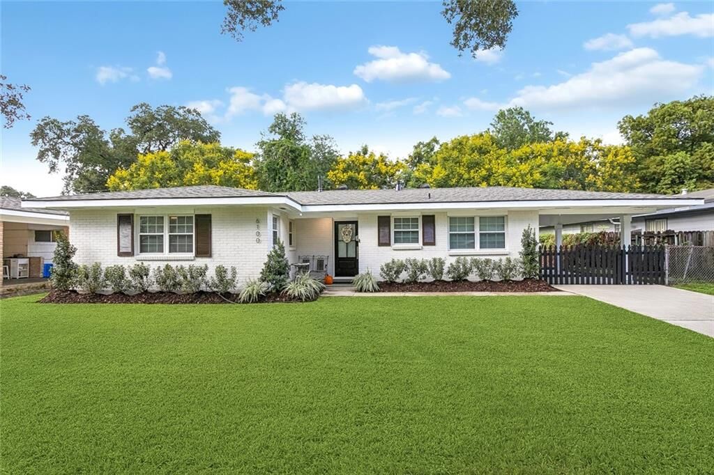 Property Photo: 6100 Stratford Place LA 70131