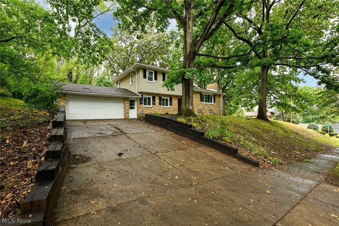 Property Photo: 475 Iroquois Avenue OH 44305