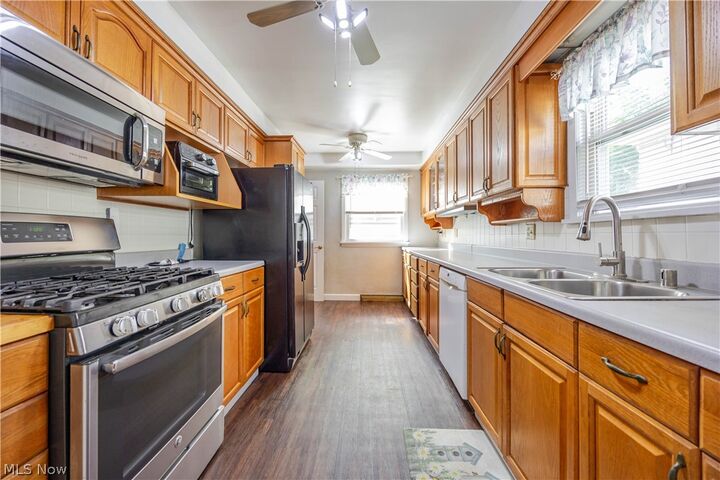 Property Photo:  18416 Hazelwood Avenue  OH 44137 