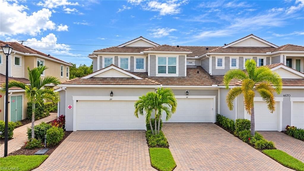 Property Photo: 4670 Arboretum Cir 101 FL 34112