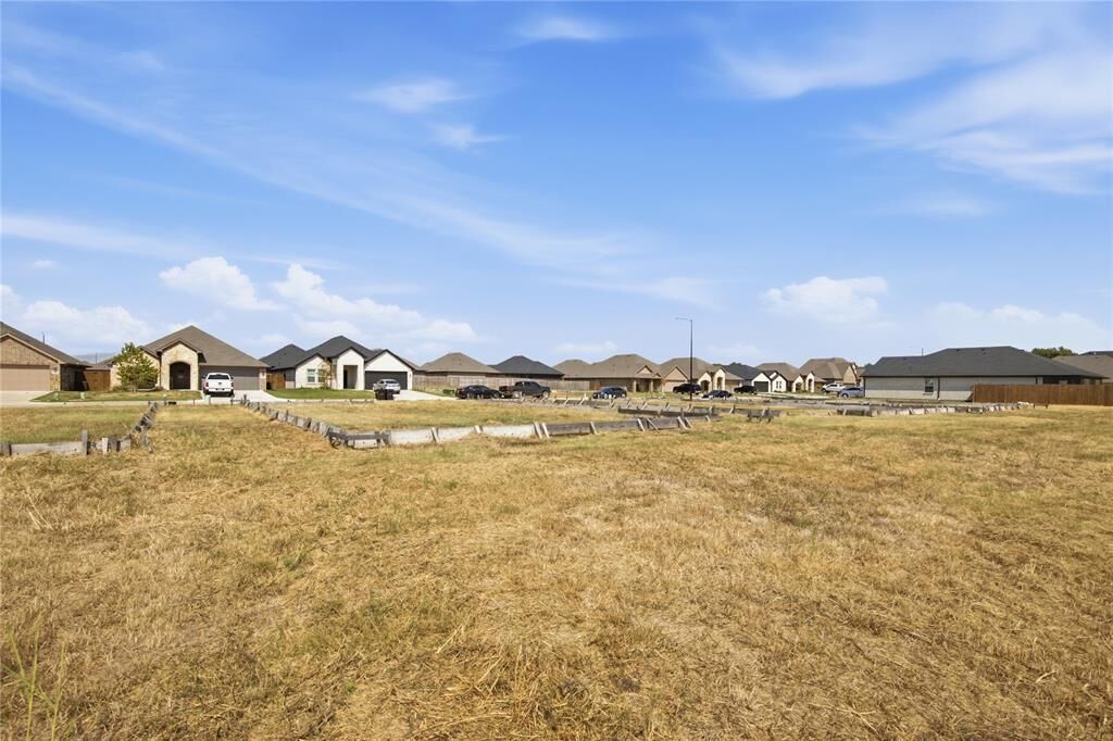 Property Photo:  805 Greyson Lane  TX 75402 