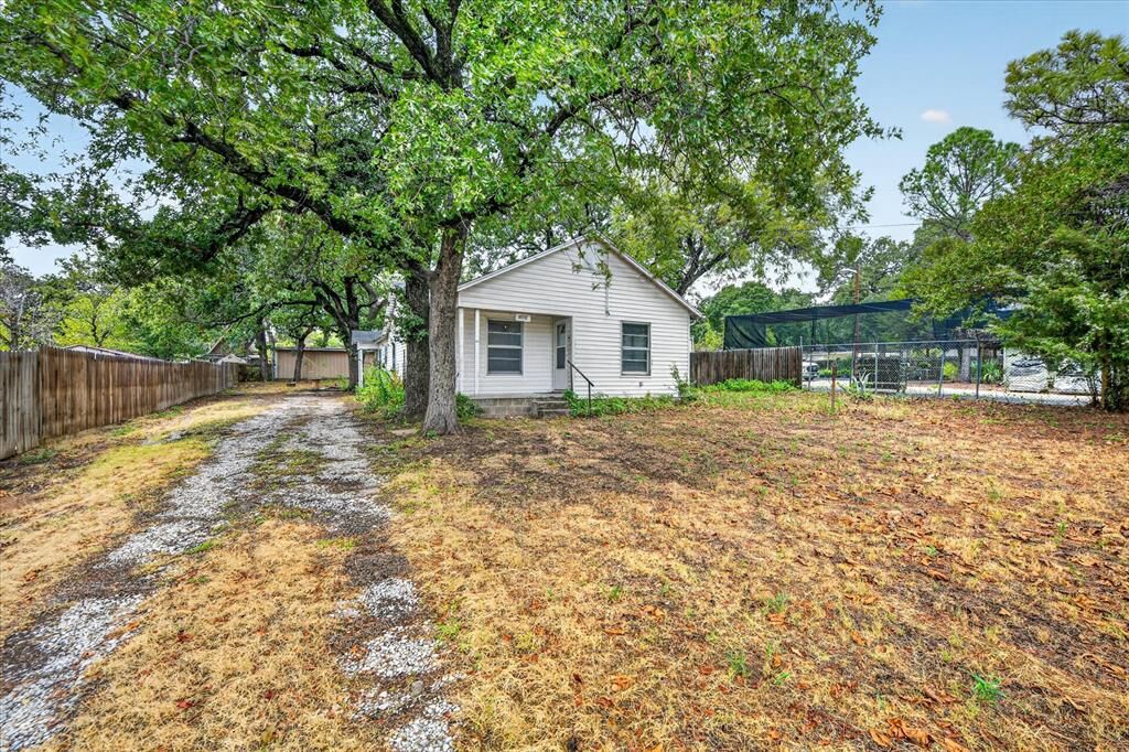 Property Photo: 3009 Caddo Trail TX 76135
