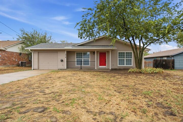 Property Photo:  1416 N Rusk Street  TX 76086 