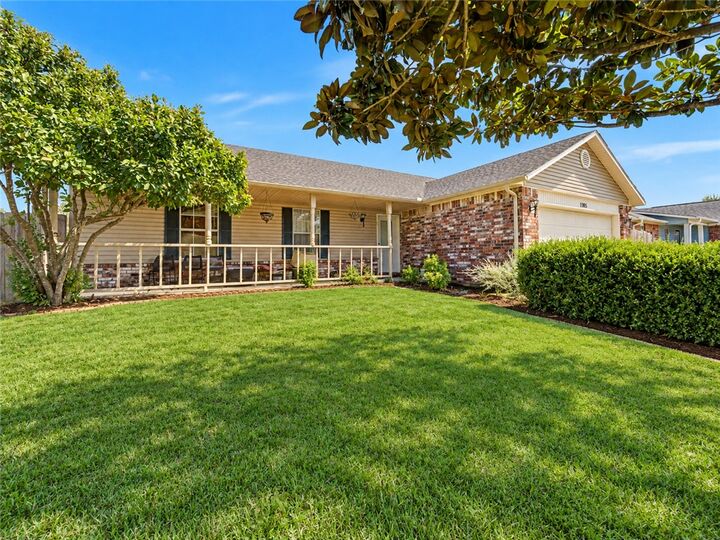 Property Photo: 1905 S E Street AR 72758