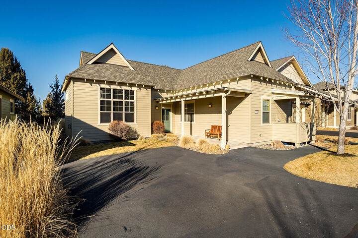 Property Photo: 11104 Desert Sky Loop OR 97756