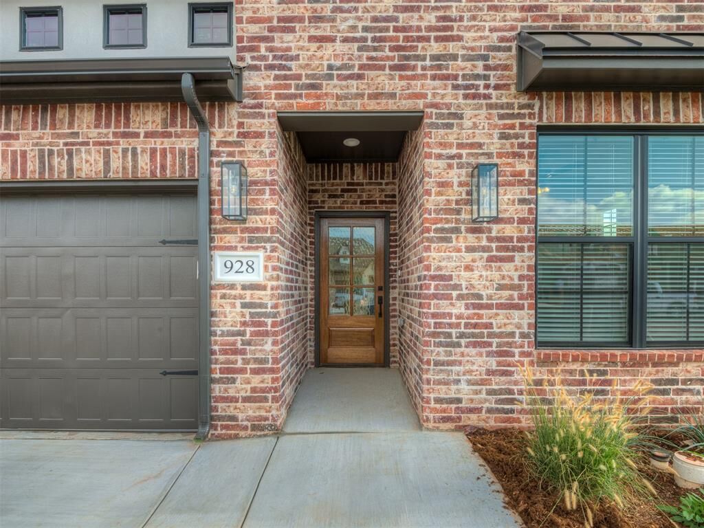 Property Photo:  928 Kyle Drive  OK 73025 