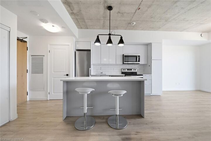 Property Photo:  7 Erie Avenue 202  ON N3S 2E7 