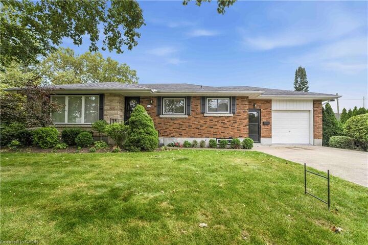 Property Photo:  4 Regina Avenue  ON L2M 3G6 