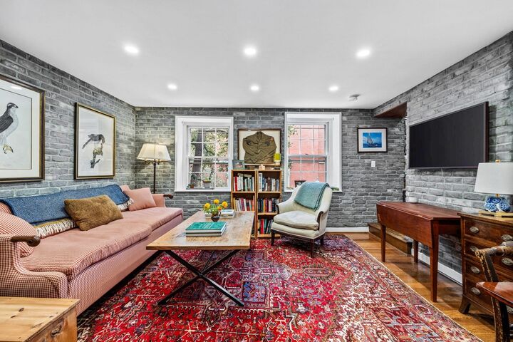 Property Photo:  65 Pinckney St 2  MA 02114 