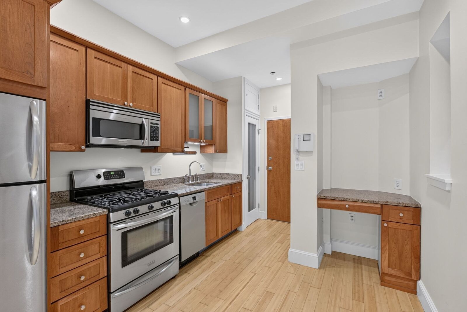 Property Photo:  8 Garden Ct 2  MA 02113 