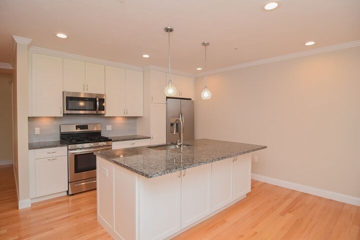 Property Photo: 60 Lenox St 18 MA 02062