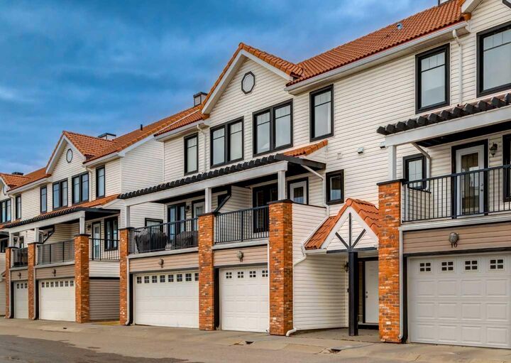 Property Photo:  12 Royal Oak Lane NW  AB T3G 6B5 