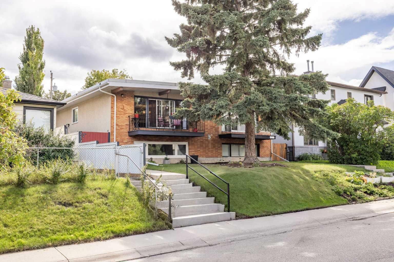 Property Photo:  219 26 Avenue NE  AB T2E 1Z1 