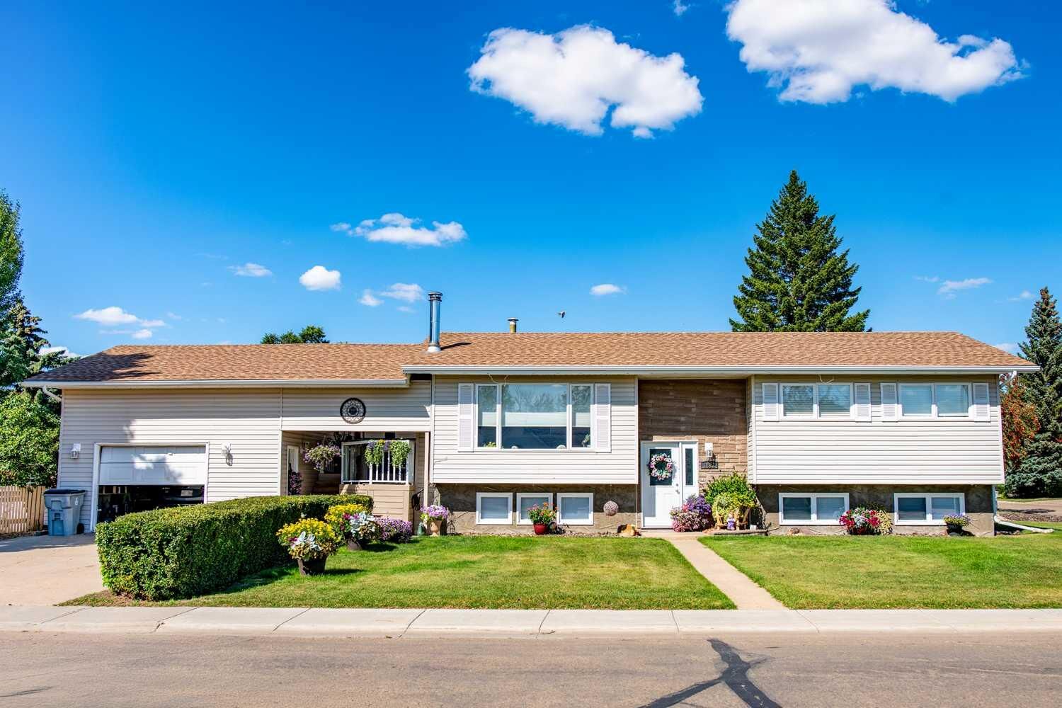 Property Photo:  1622 11 Avenue  AB T9W 1E5 