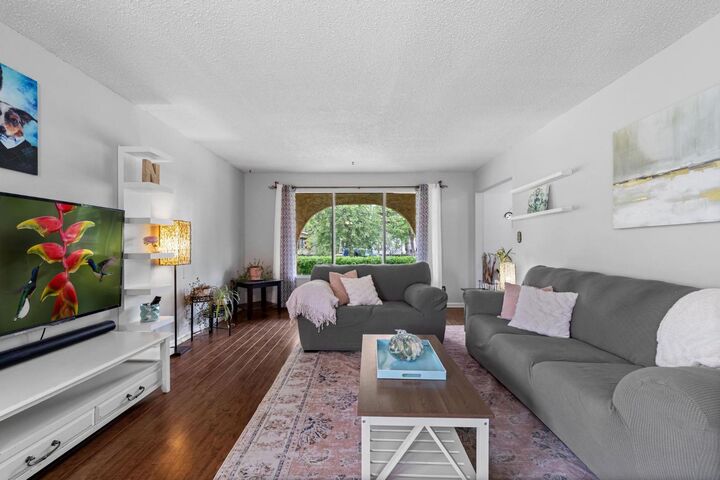 Property Photo:  5221 42 Street  AB T4V 1A7 