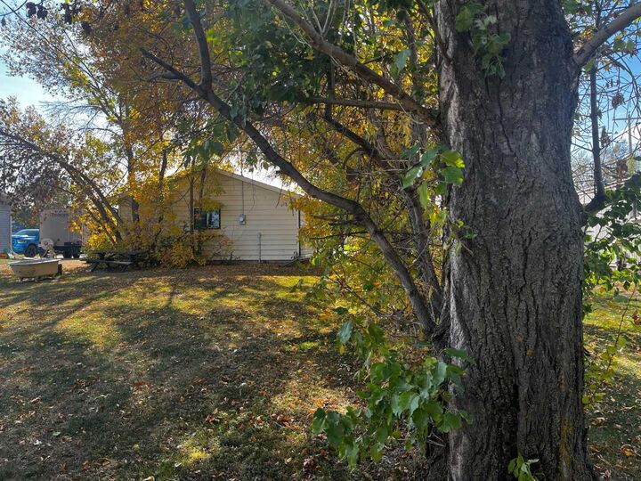 Property Photo:  236 2 Avenue W  AB T0J 1S0 