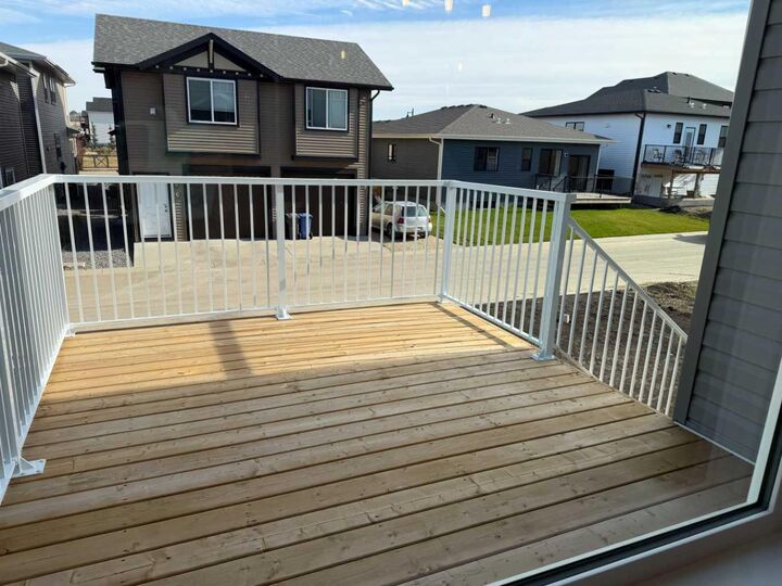 Property Photo:  25 Thatcher Avenue  AB T4P 0Y6 