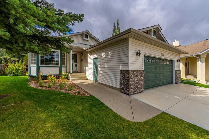 Property Photo:  236 Edgebrook Gardens NW  AB T3A 4Z9 