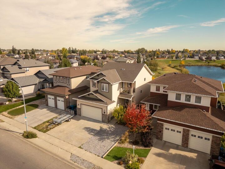 Property Photo:  1569 Coalbanks Boulevard W  AB T1J 4H6 