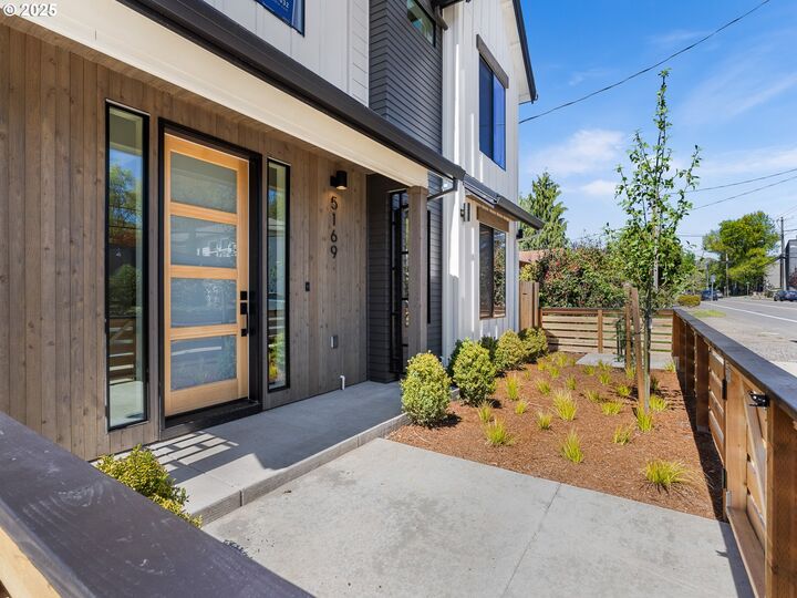 Property Photo:  5169 SE 28th Ave  OR 97202 