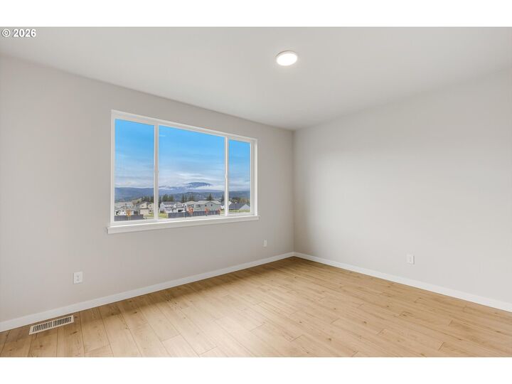Property Photo:  405 W Holly Cir  WA 98671 
