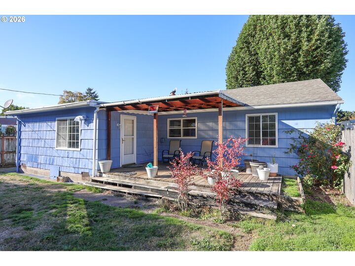 Property Photo: 2600 Gardens Ave OR 97467